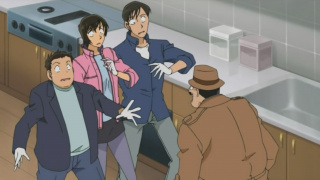 Juzo Megure ärgert sich in Episode 530 über das amateurhafte Verhalten seiner Kollegen.